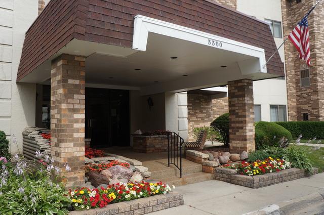 3300 N Carriageway Dr. #304, Arlington Heights, IL 60004