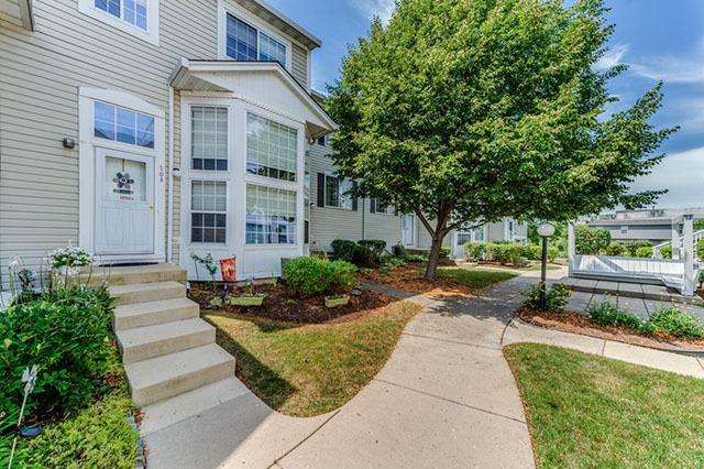 703 Hidden Creek Ln., North Aurora, IL 60542