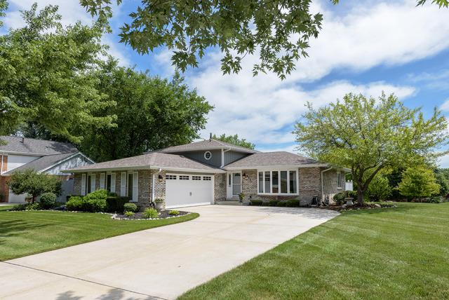 911 Hillview Dr., Lemont, IL 60439