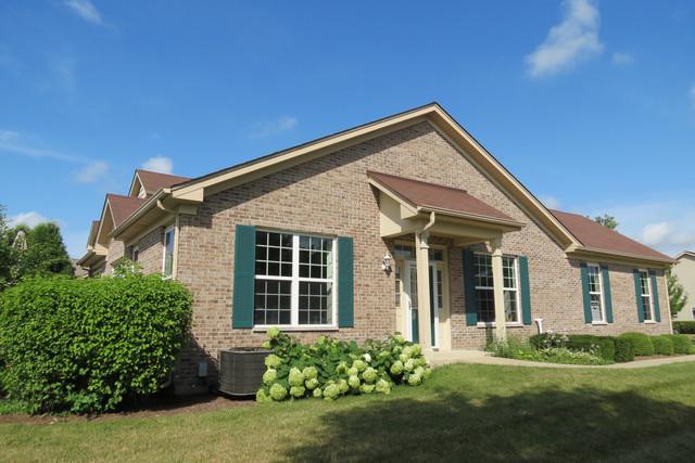992 Oak Ridge Blvd., Elgin, IL 60120