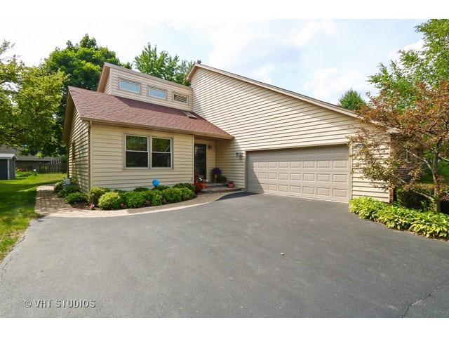 350 Tanglewood Dr., Gurnee, IL 60031