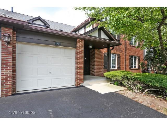 242 Stanhope Dr. #D, Willowbrook, IL 60527