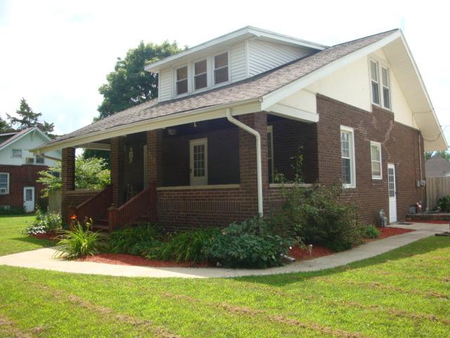 617 S Third St., Hoopeston, IL 60942