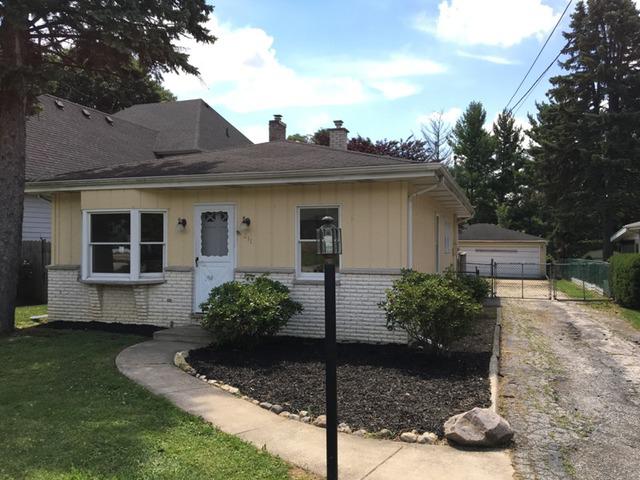 211 Willard Pl., Westmont, IL 60559