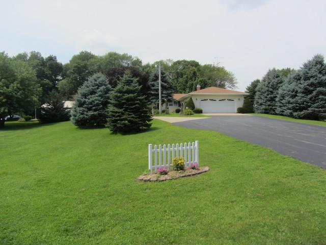 739 Searls Rd., Amboy, IL 61310
