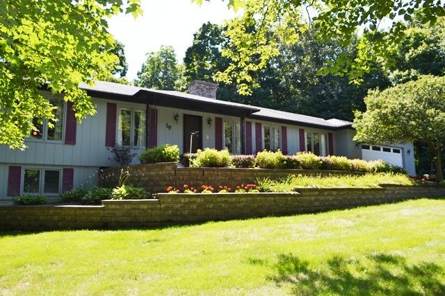 19 Wooden Bridge Dr., Yorkville, IL 60560
