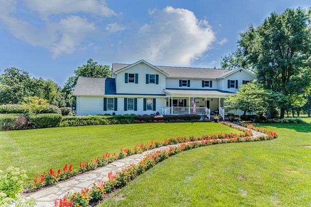 6N365 Woodside Ln., St. Charles, IL 60175