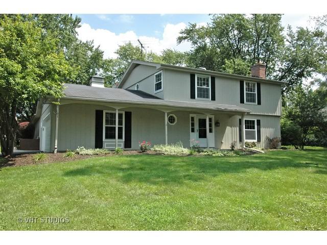 101 Howe Ter., Barrington, IL 60010