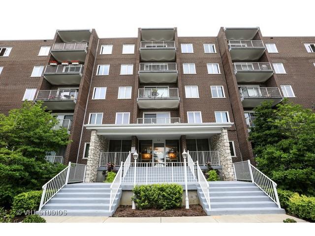 900 Center St. #1I, Des Plaines, IL 60016