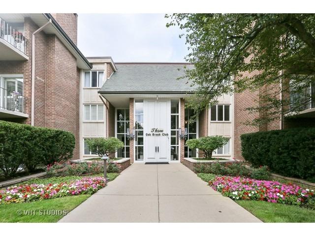 3 Oak Brook Club Dr. #D201, Oak Brook, IL 60523
