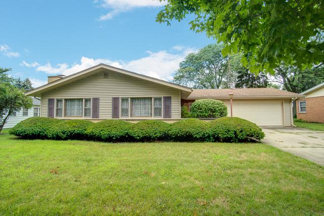 28 S Sycamore Ln., North Aurora, IL 60542
