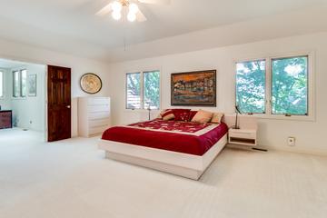 8S321 Hampton Cir., Naperville, IL 60540