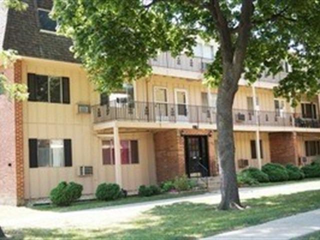 2400 Algonquin Rd. #2, Rolling Meadows, IL 60008