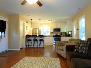 952 Carr St., Elgin, IL 60123