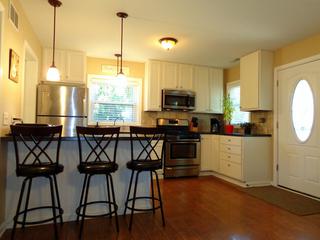 952 Carr St., Elgin, IL 60123