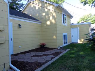 952 Carr St., Elgin, IL 60123