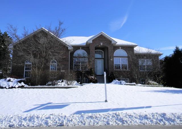 104 N Buckingham Dr., Sugar Grove, IL 60554