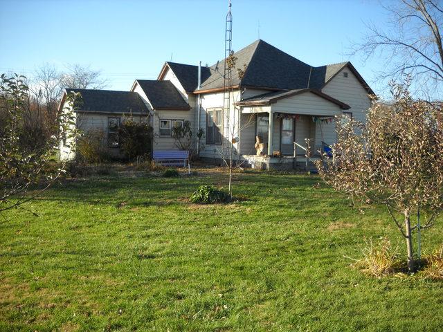 224 N 2225e Rd., Hindsboro, IL 61930