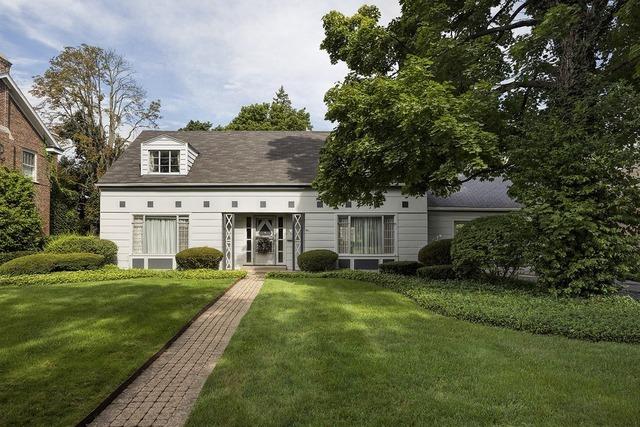 561 Earlston Rd., Kenilworth, IL 60043