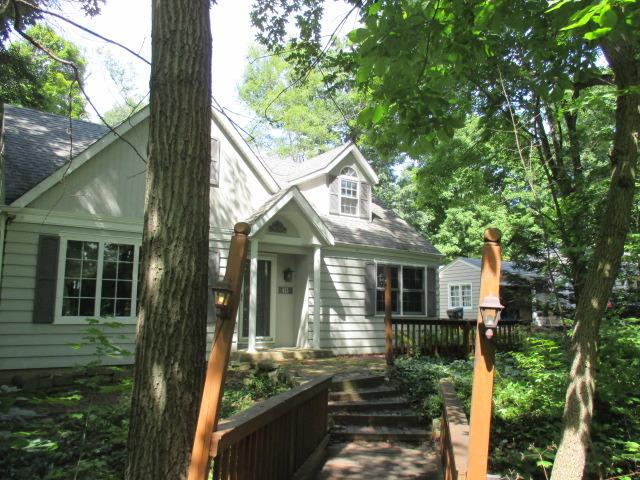 411 Oakwood Dr., Geneva, IL 60134