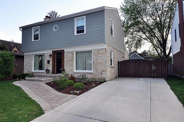 222 Ardmore Rd., Des Plaines, IL 60016