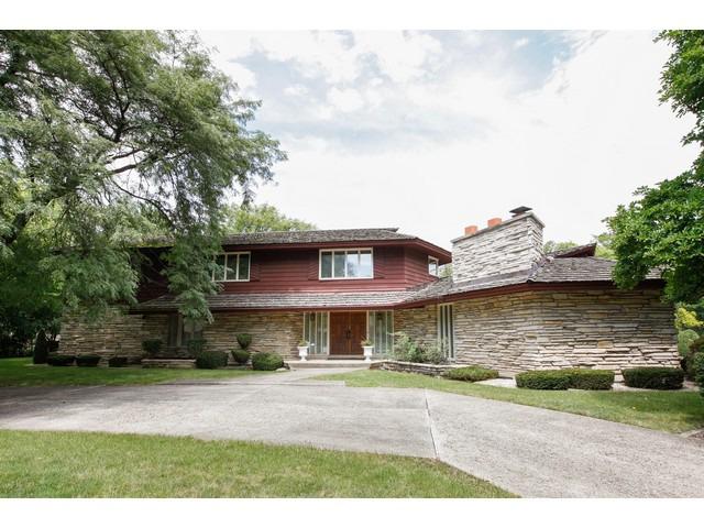 1201 Carriage Ln., La Grange, IL 60525