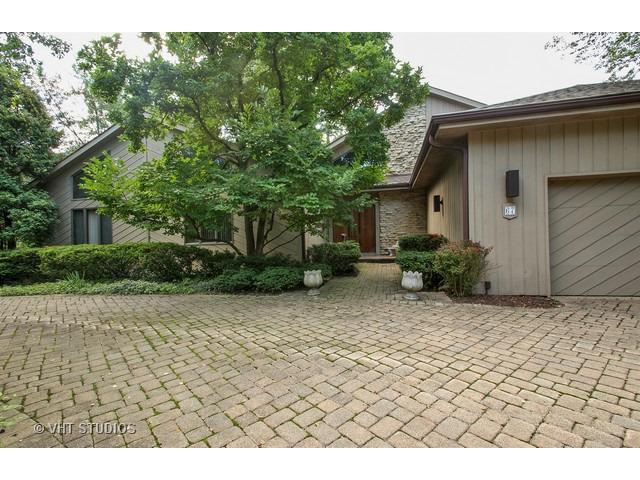 67 Overlook Dr., Golf, IL 60029