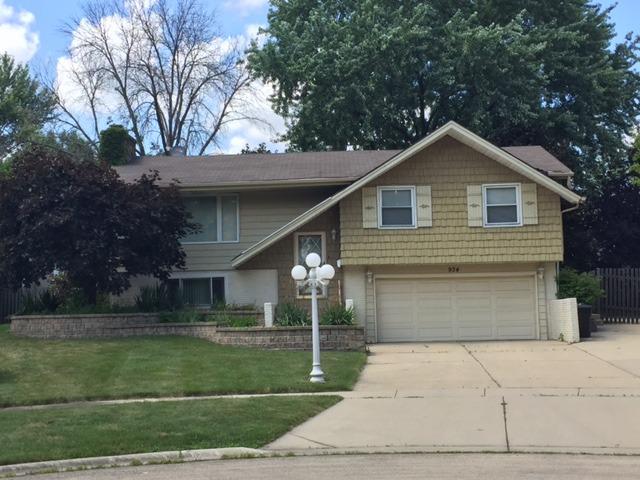 934 Bradford Ct., Schaumburg, IL 60193