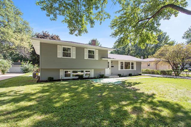 340 Hazelwood Dr., Naperville, IL 60540