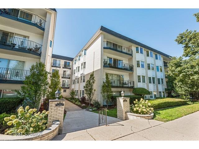 715 Ridge Rd. #4A, Wilmette, IL 60091