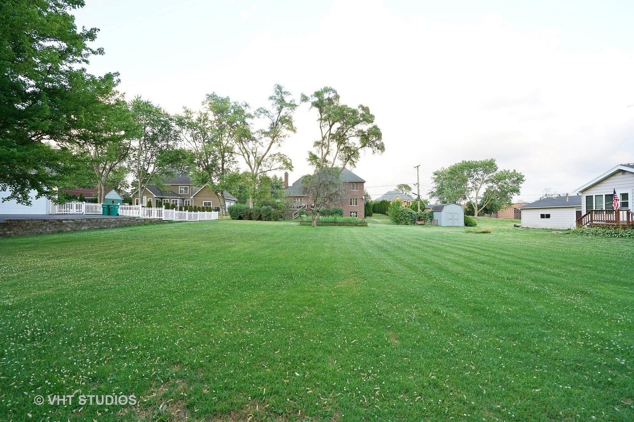 7401A Giddings Ave., Burr Ridge, IL 60527