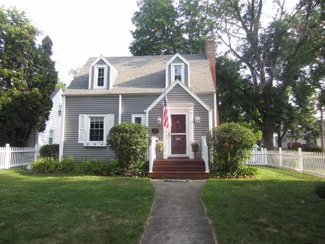 529 Fisk Ave., Dekalb, IL 60115