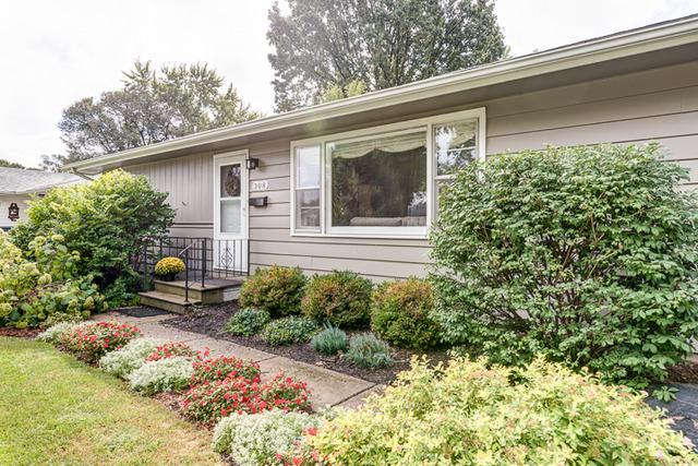 308 Hillside Pl., North Aurora, IL 60542
