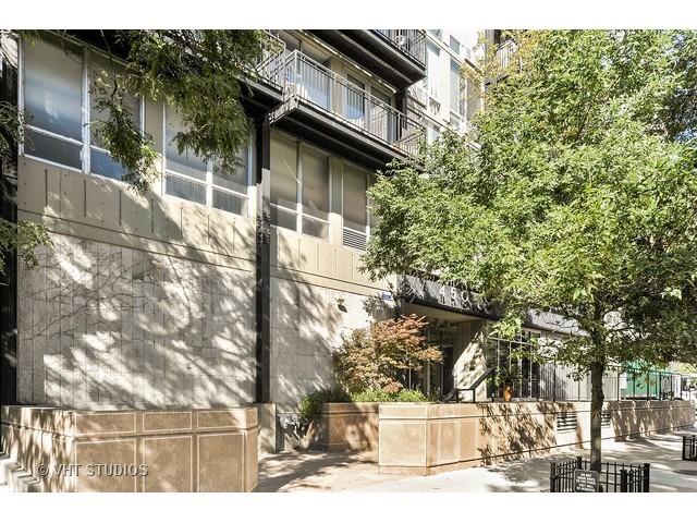 450 W Briar Pl. #12L, Chicago, IL 60657