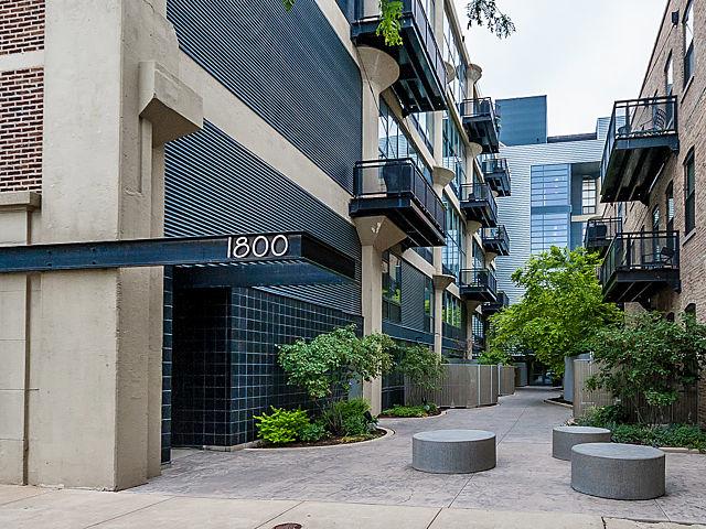 1800 W Grace St. #519T, Chicago, IL 60613