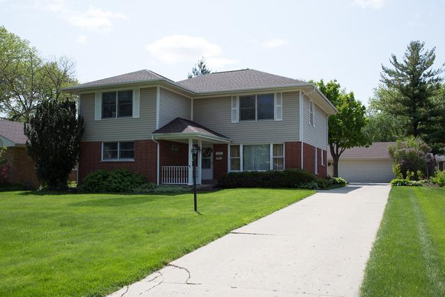 135 Monument Ave., Barrington, IL 60010