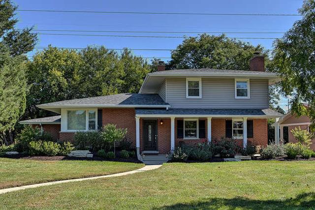 2901 S Briarwood Dr East, Arlington Heights, IL 60005