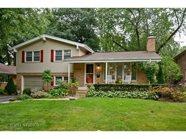 227 Monument Ave., Barrington, IL 60010