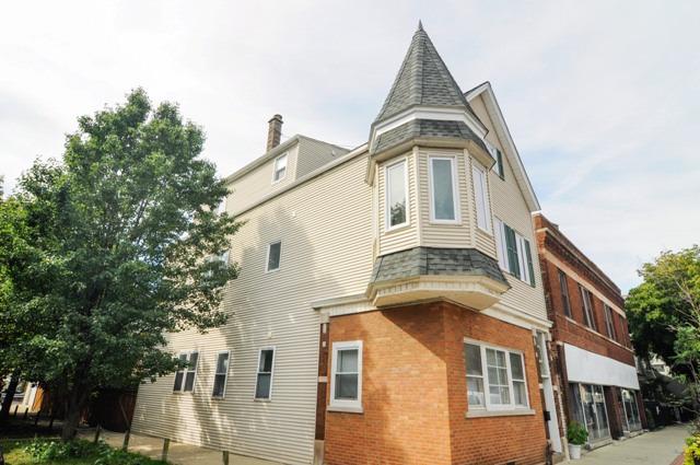 2233 W Roscoe St., Chicago, IL 60618