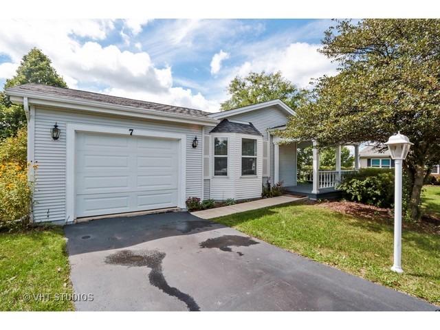 7 Secretariat Ct., Grayslake, IL 60030