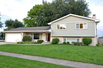 902 Scott Dr., Sycamore, IL 60178