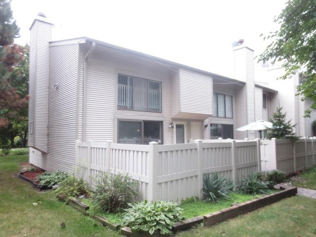 610 Del Lago Dr., Schaumburg, IL 60173