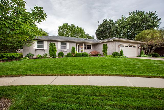 227 Brookside Dr., Elgin, IL 60123