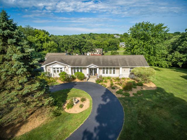 18N614 Woodcrest Ln., West Dundee, IL 60118