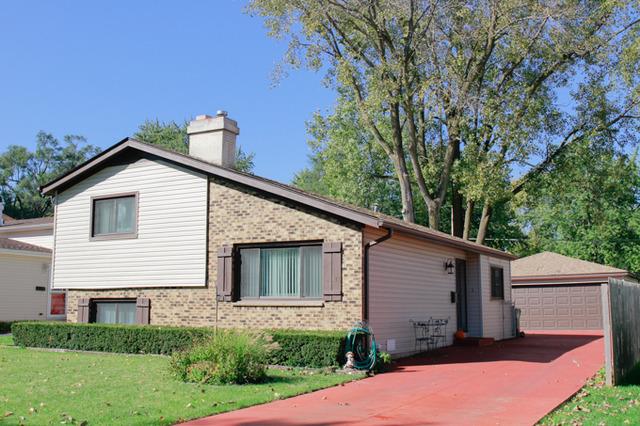 132 Hickory St., Mundelein, IL 60060