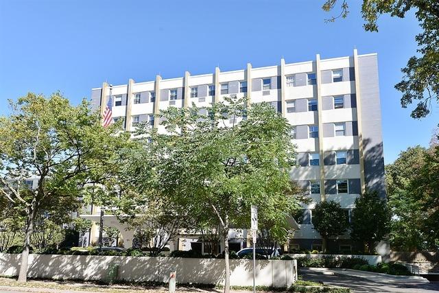 1410 Sheridan Rd. #2C, Wilmette, IL 60091