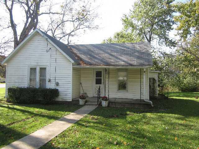 209 SW Bunker St., Iroquois, IL 60945
