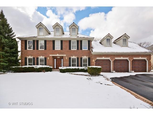 913 Stonehedge Rd., St. Charles, IL 60174