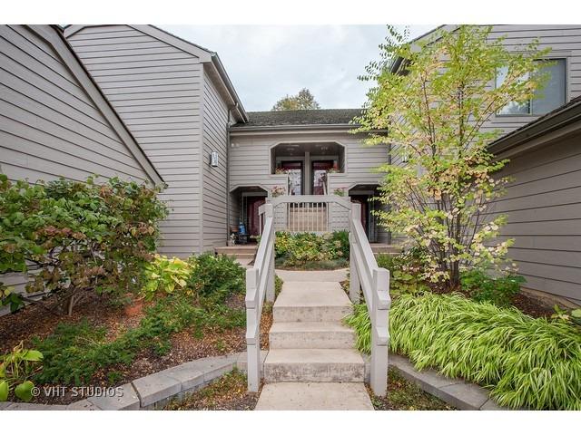 373 Oak Hill Rd. #B, Lake Barrington, IL 60010