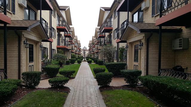 5159 N East River Rd. #202, Chicago, IL 60656